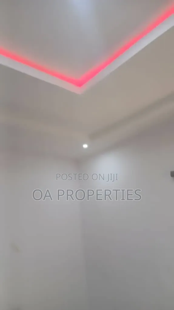 5bdrm Duplex in Olive'S Court Agodi for sale in Agodi