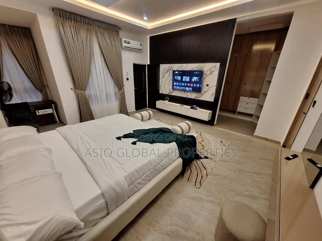 4-Bedroom Luxury Apartment With, Gym /Pool / Ps5 in VGC in VGC / Ajah