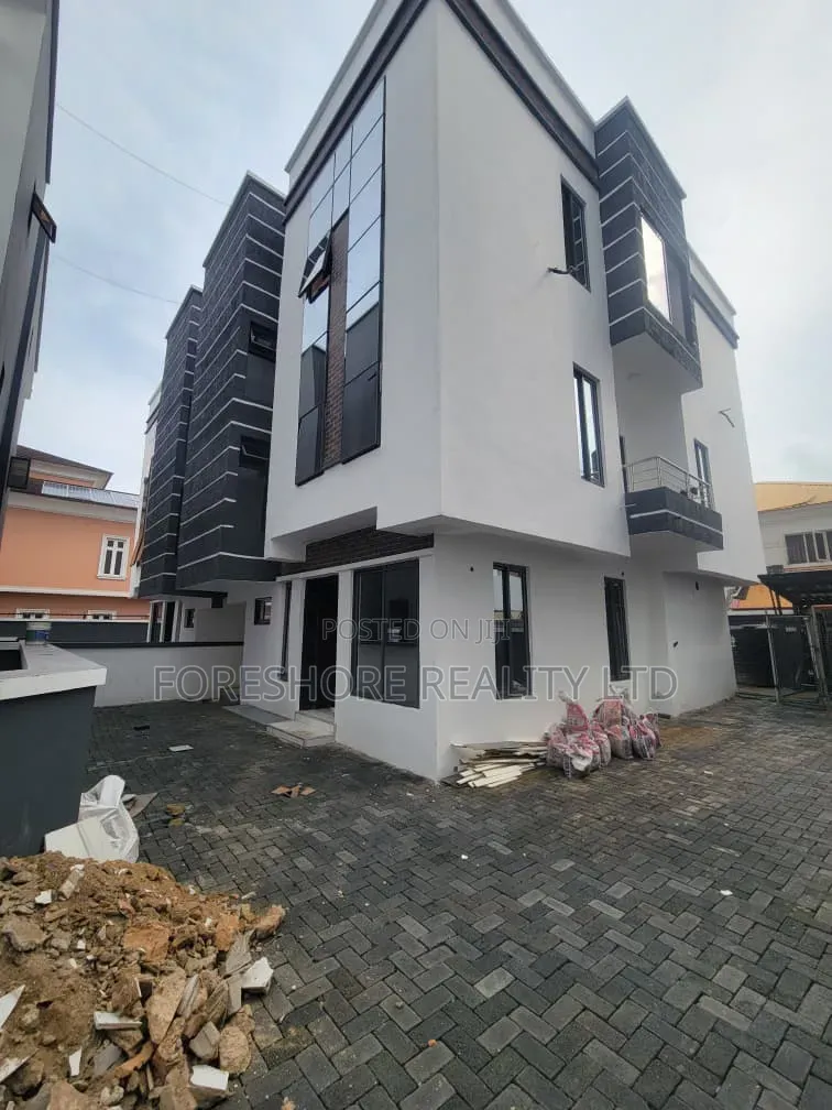 4bdrm Duplex in Adedeji, Lekki Phase 1 for rent in Lekki Phase 1