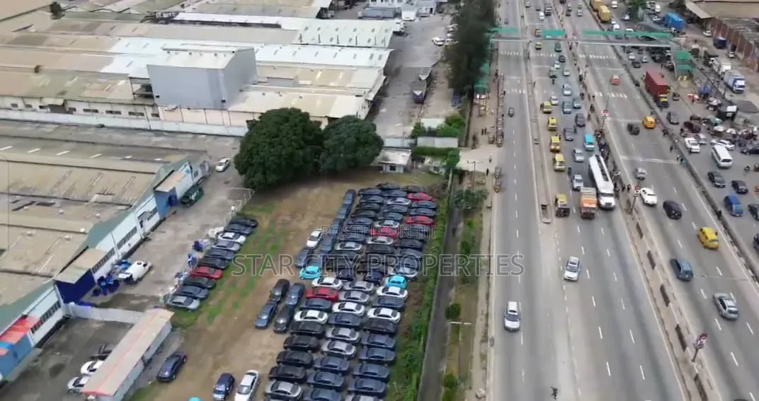 4 Various Types of Warehouses, Including 2 Office Buildings, Etc in Oshodi Expressway