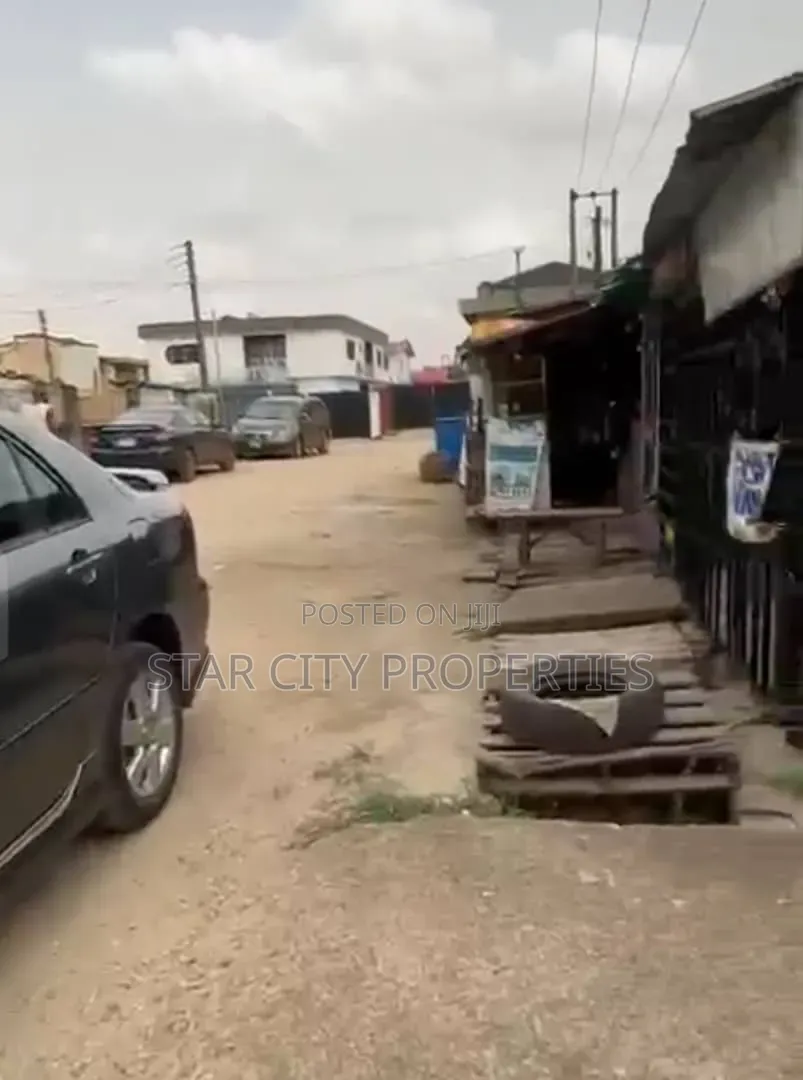 3bdrm Block of Flats in Olakunle Crescent, Ajao Estate for sale in Ajao Estate