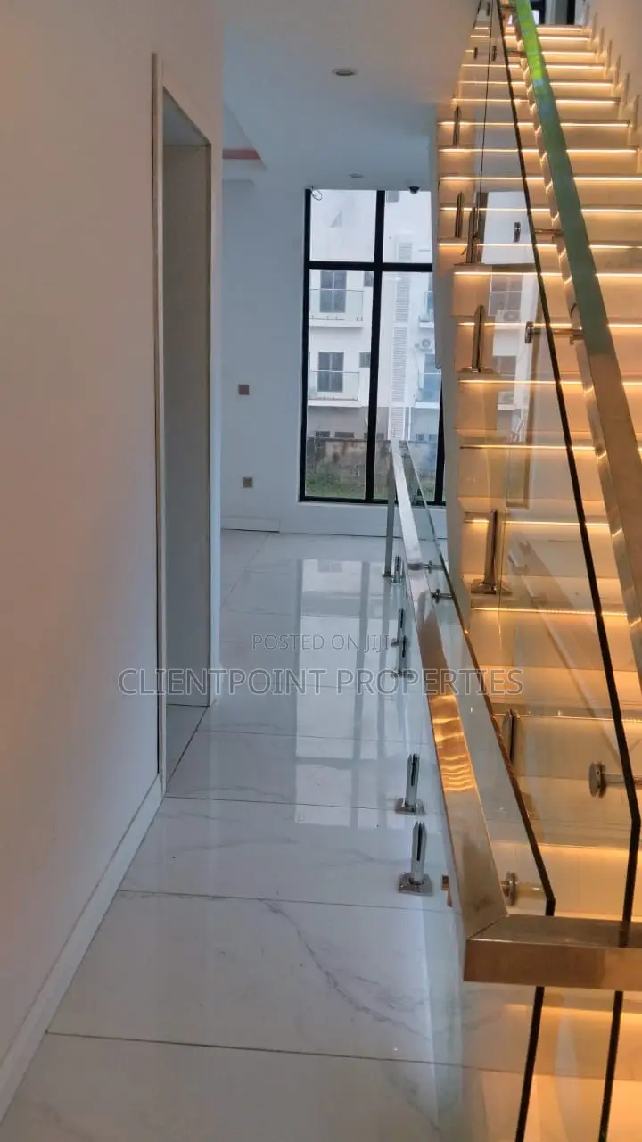 5bdrm Duplex in Westend, Ikota for sale in Ikota