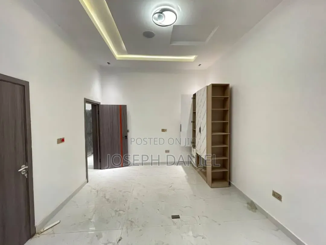 3bdrm Apartment in Ikaja Gra for rent in Ikeja GRA