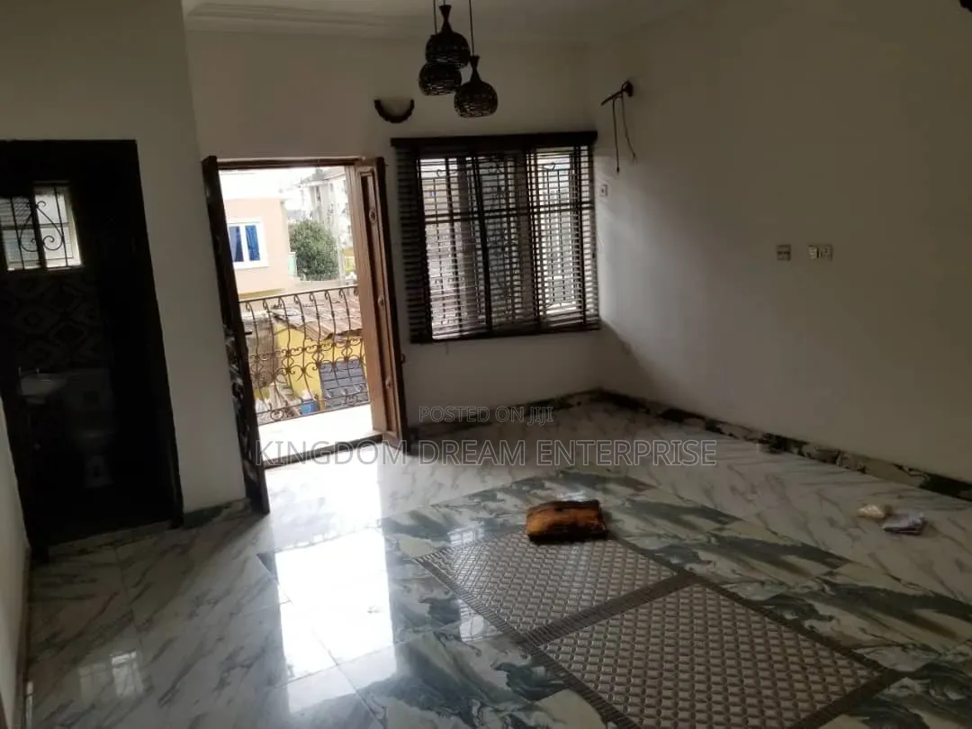 3bdrm Apartment in Alagomeji Yaba Lagos for rent in Alagomeji