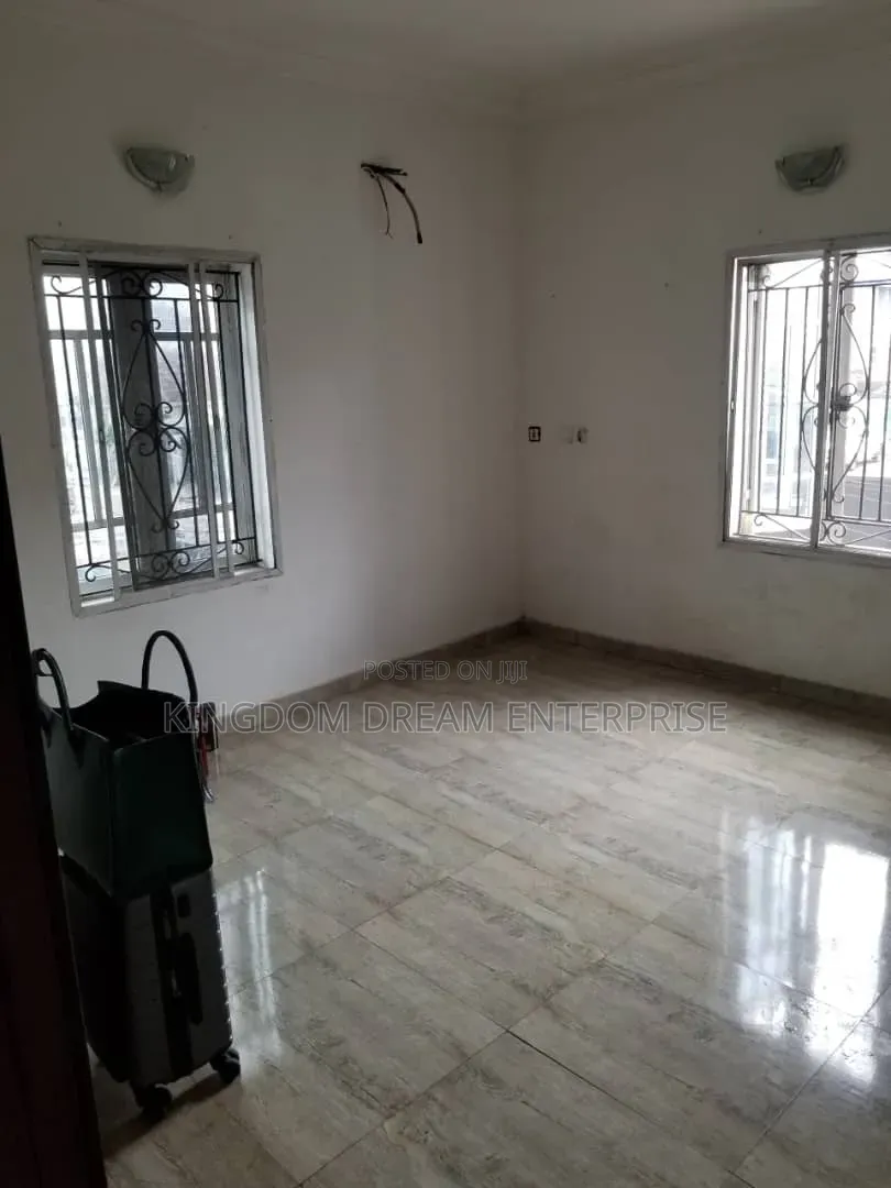 3bdrm Apartment in Alagomeji Yaba Lagos for rent in Alagomeji