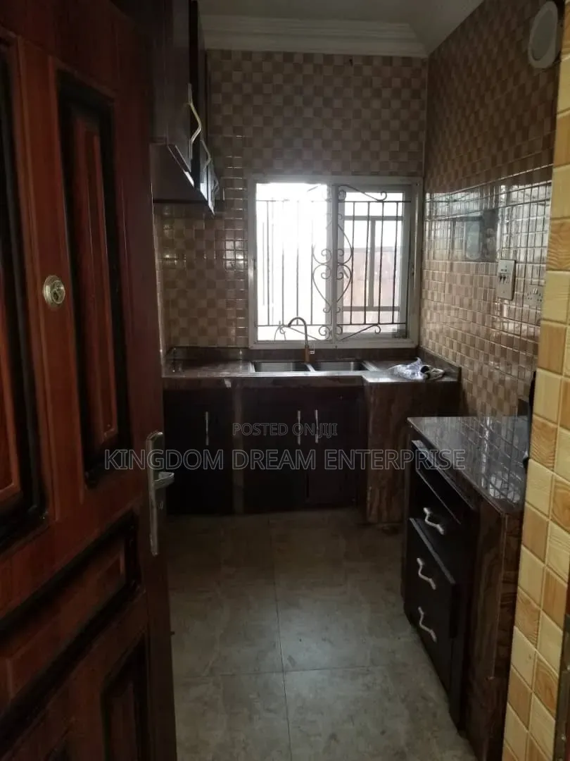 3bdrm Apartment in Alagomeji Yaba Lagos for rent in Alagomeji