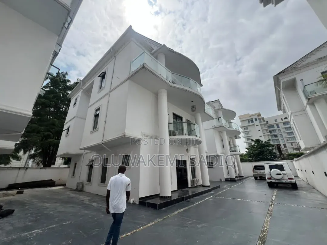 4bdrm Duplex in Banana Island for sale in Banana Island