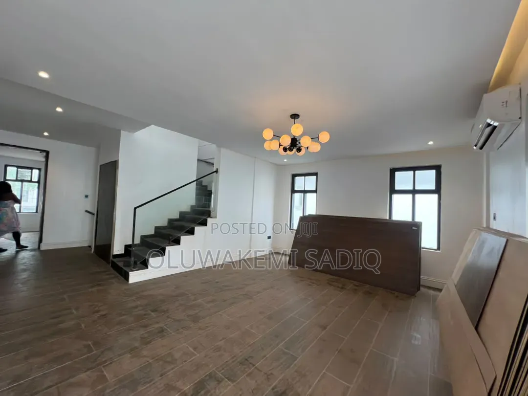 4bdrm Duplex in Banana Island for sale in Banana Island