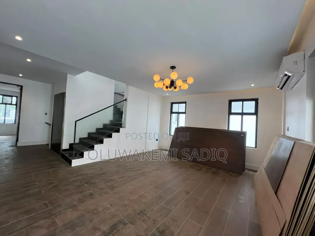 4bdrm Duplex in Banana Island for sale in Banana Island