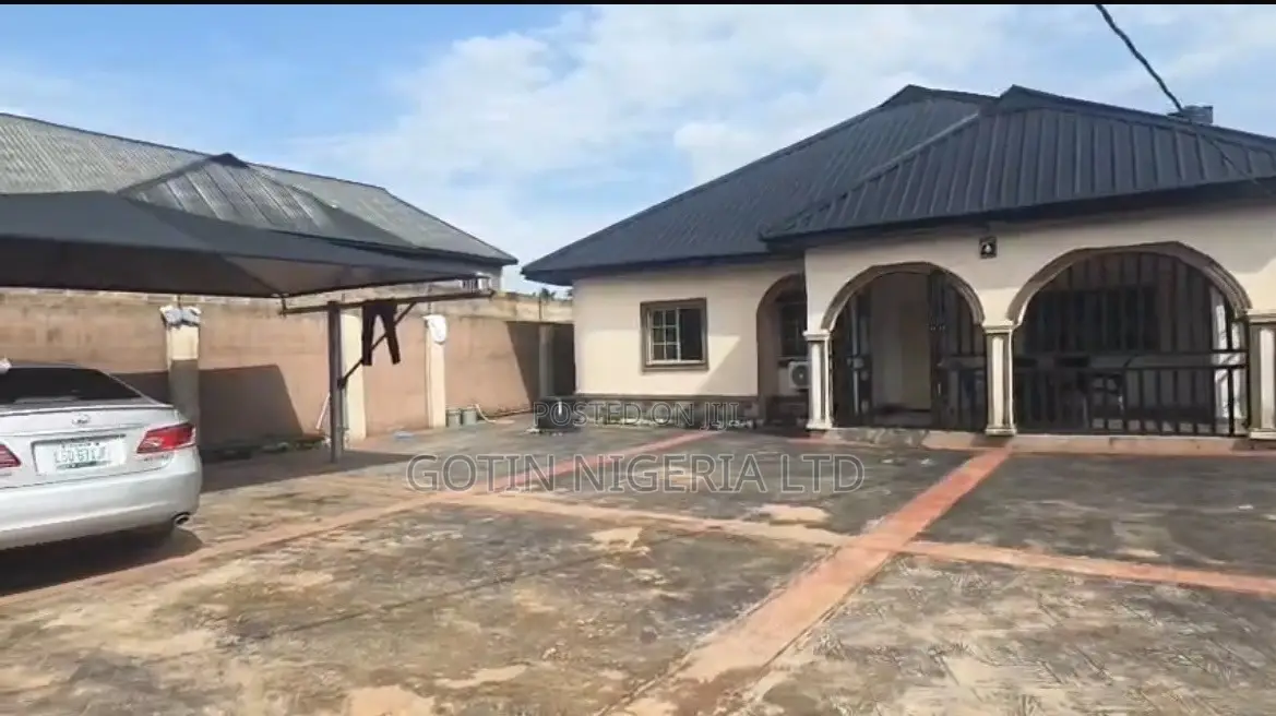 3bdrm Bungalow in Gotin Nigeria Ltd, Benin City for sale in Benin City