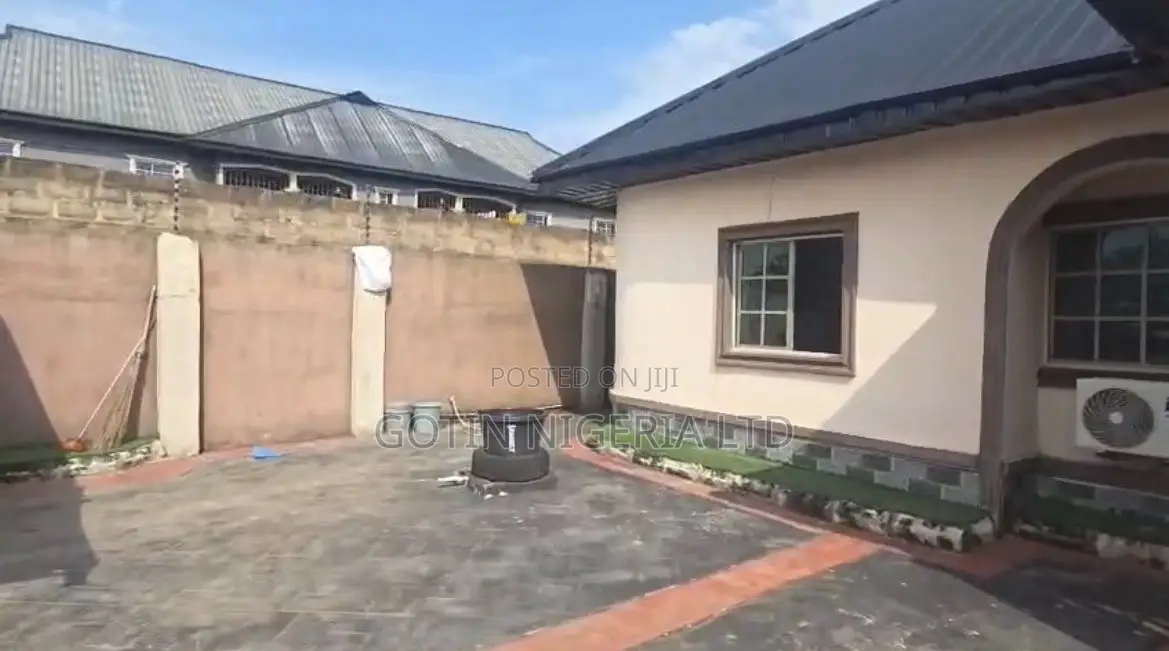 3bdrm Bungalow in Gotin Nigeria Ltd, Benin City for sale in Benin City