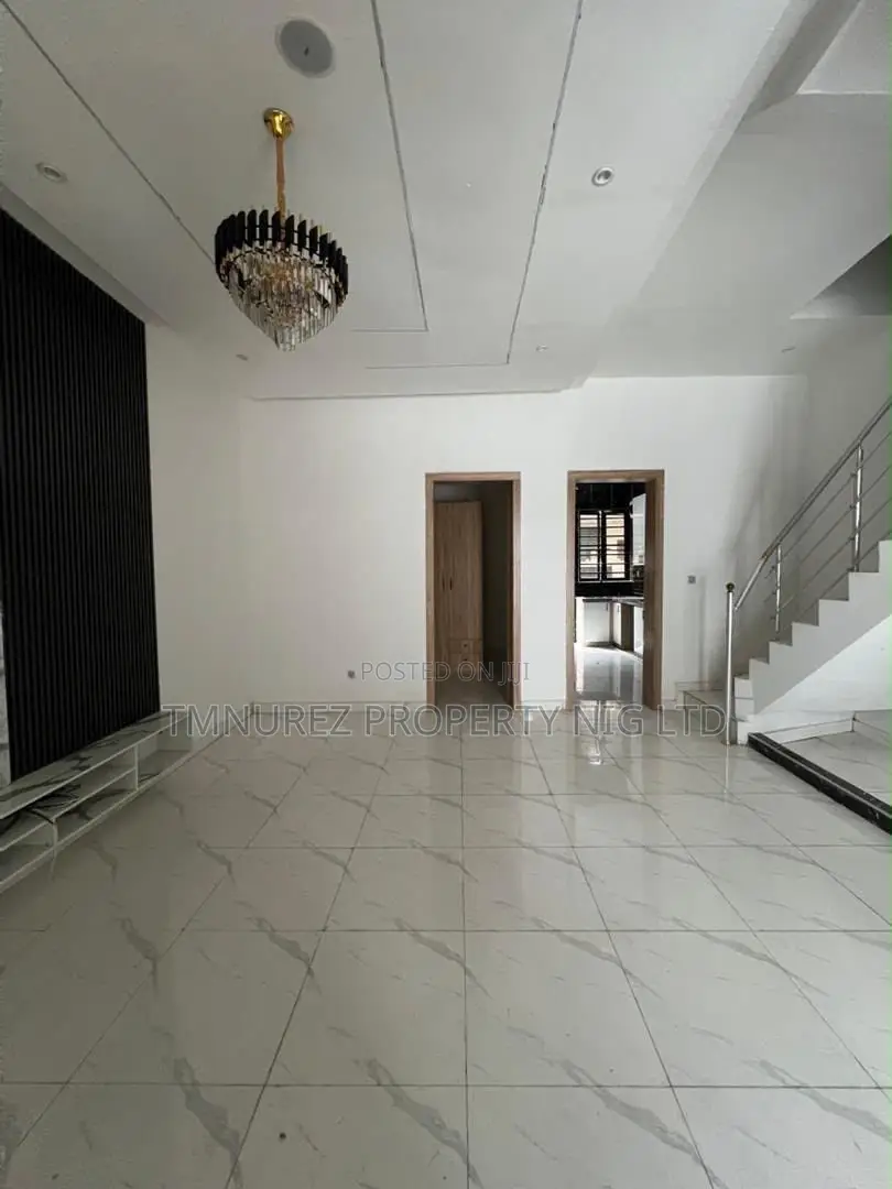 4bdrm Duplex in Ikota for rent in Ikota