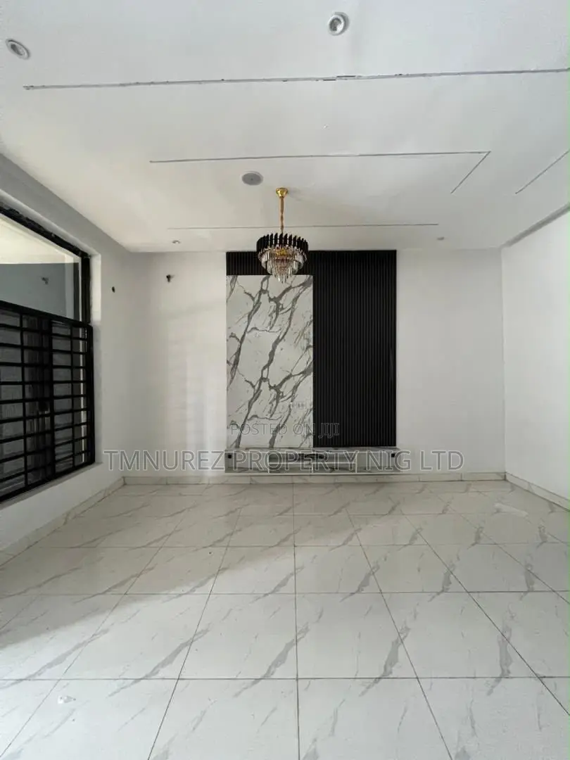 4bdrm Duplex in Ikota for rent in Ikota