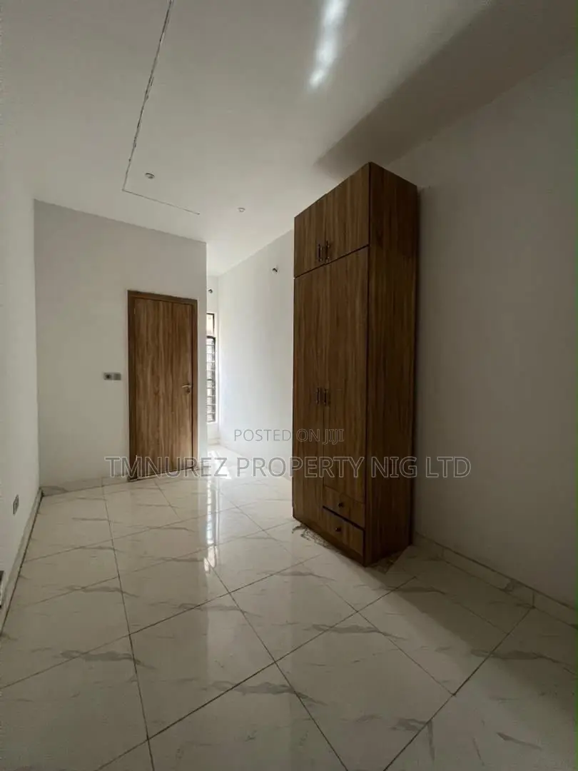 4bdrm Duplex in Ikota for rent in Ikota