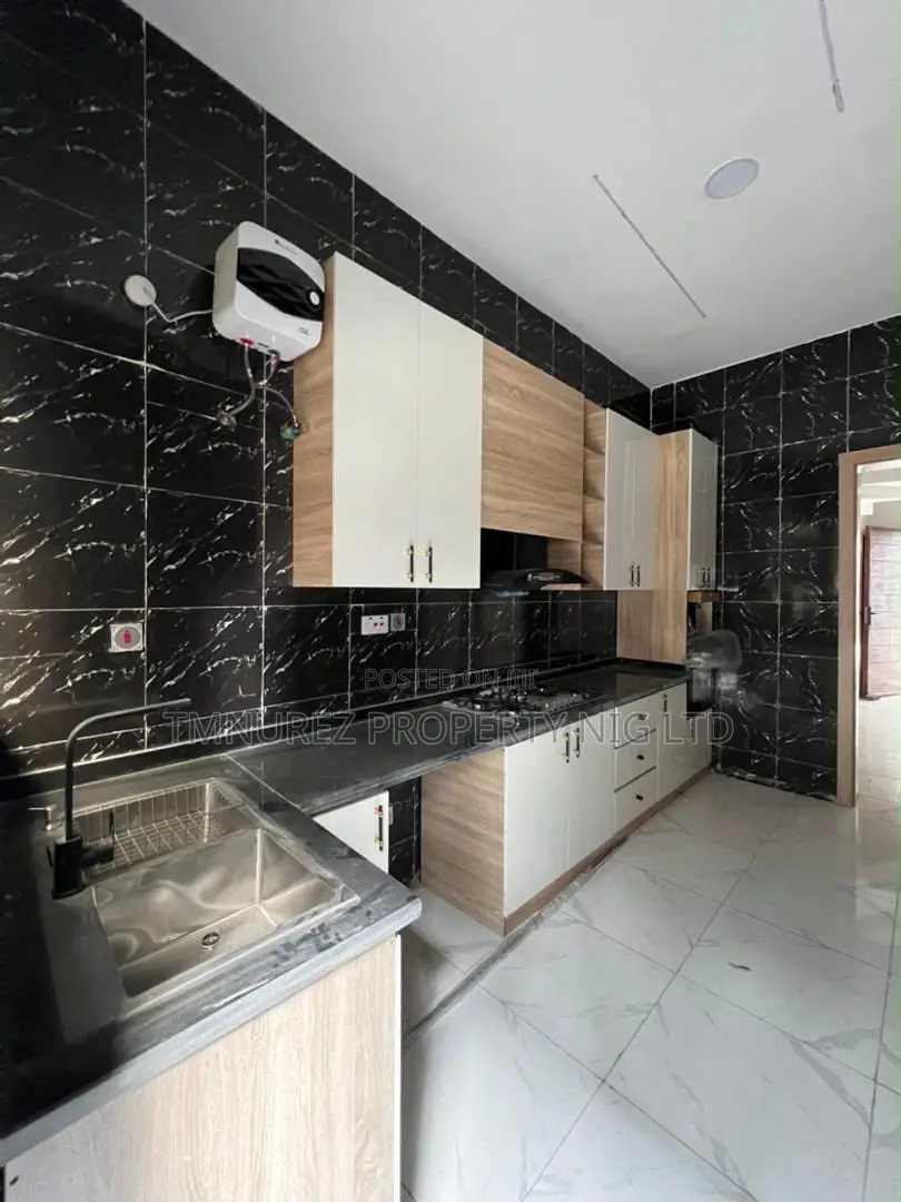 4bdrm Duplex in Ikota for rent in Ikota