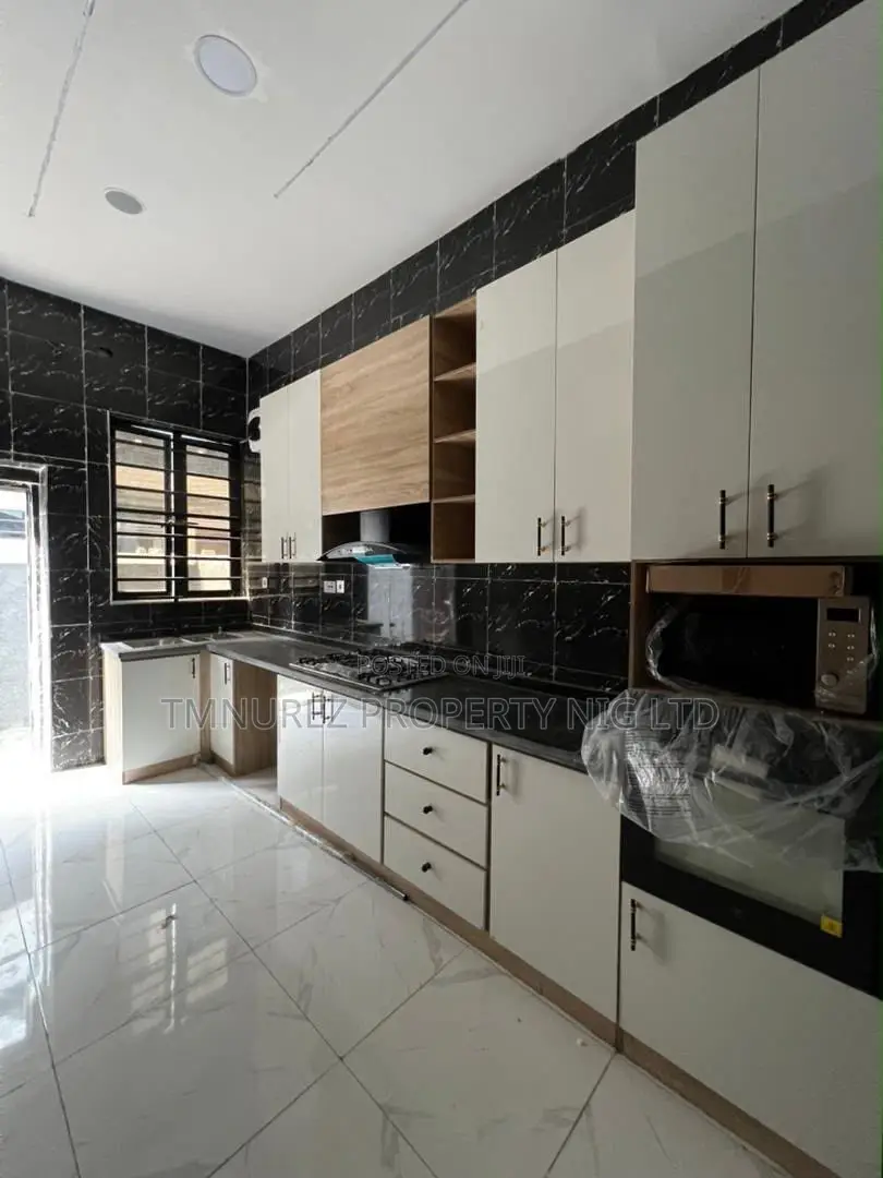 4bdrm Duplex in Ikota for rent in Ikota