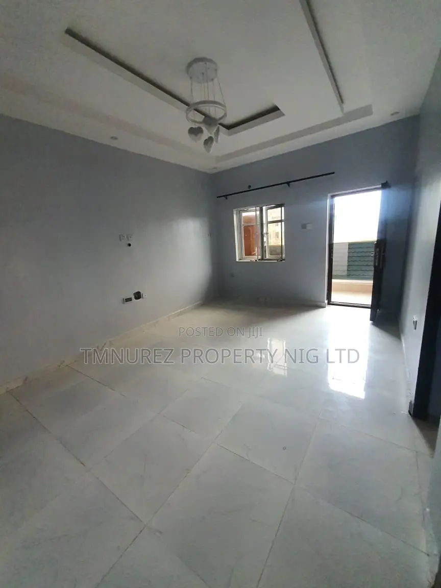 2bdrm Block of Flats in Chevron for rent in Chevron