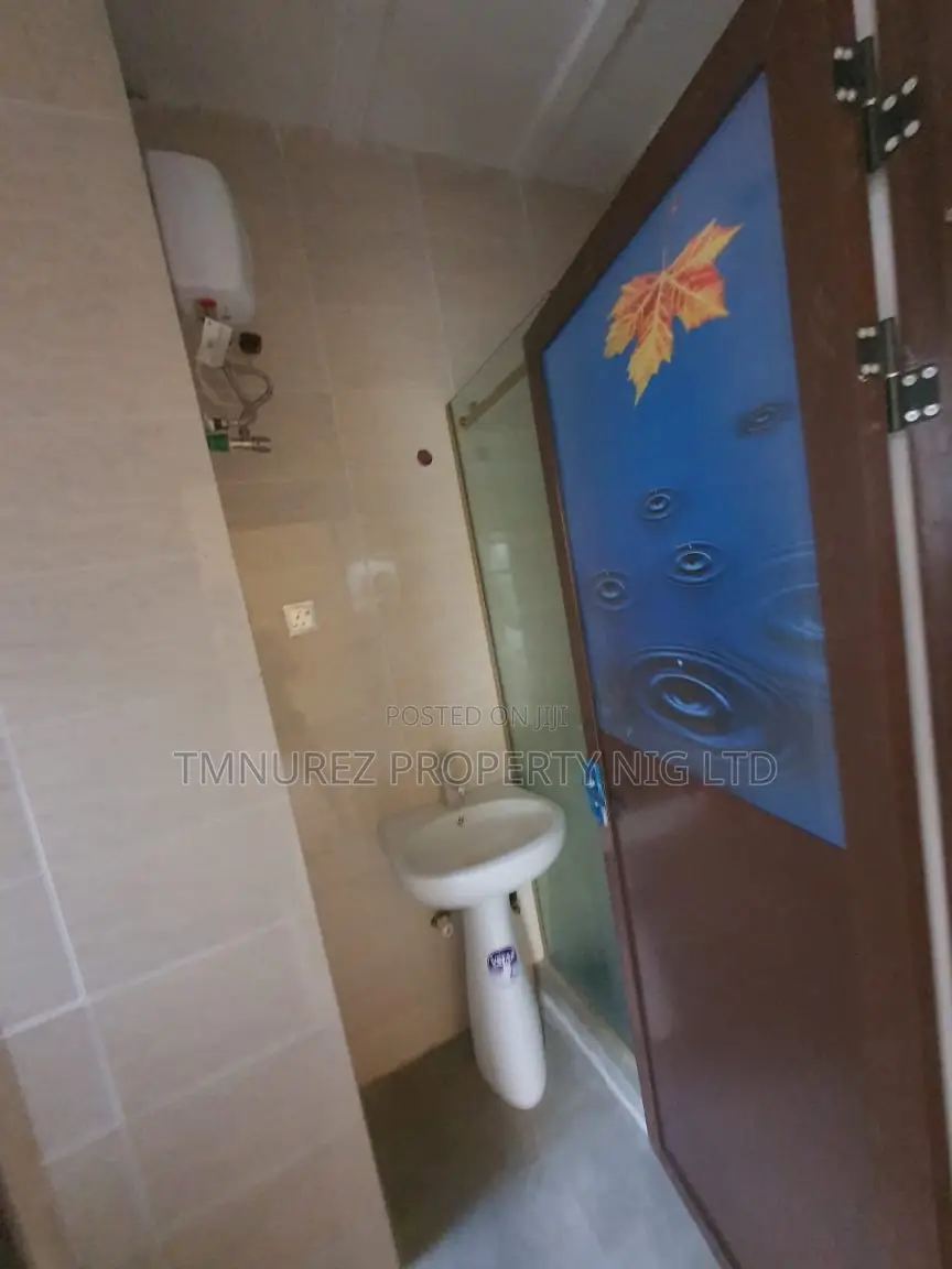 2bdrm Block of Flats in Chevron for rent in Chevron