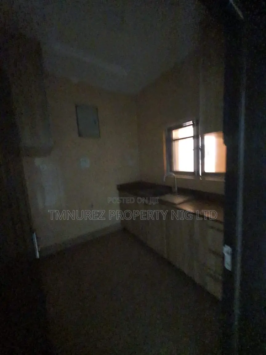 2bdrm Block of Flats in Chevron for rent in Chevron