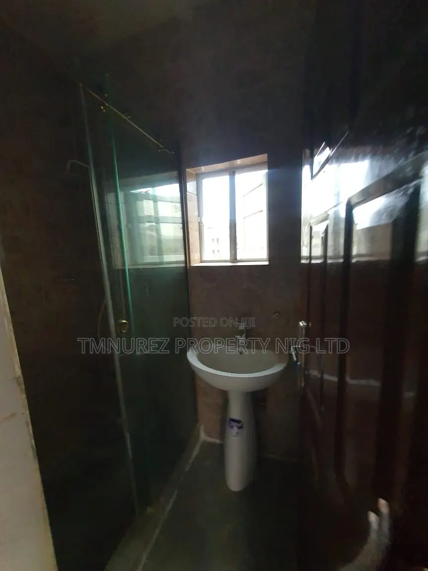 2bdrm Block of Flats in Chevron for rent in Chevron