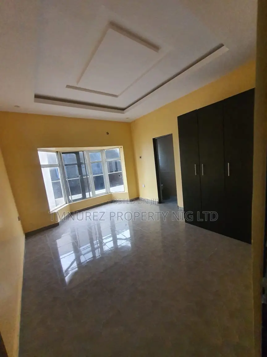 2bdrm Block of Flats in Chevron for rent in Chevron