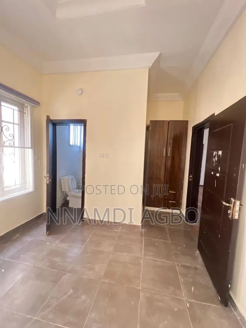 4bdrm Duplex in Chevron for rent in Chevron
