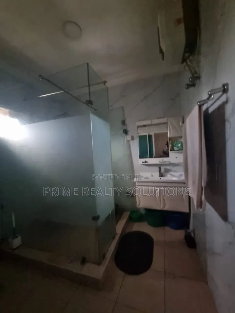 Mini Flat in Chevron for rent in Chevron