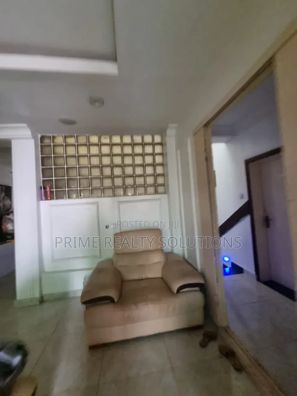 Mini Flat in Chevron for rent in Chevron