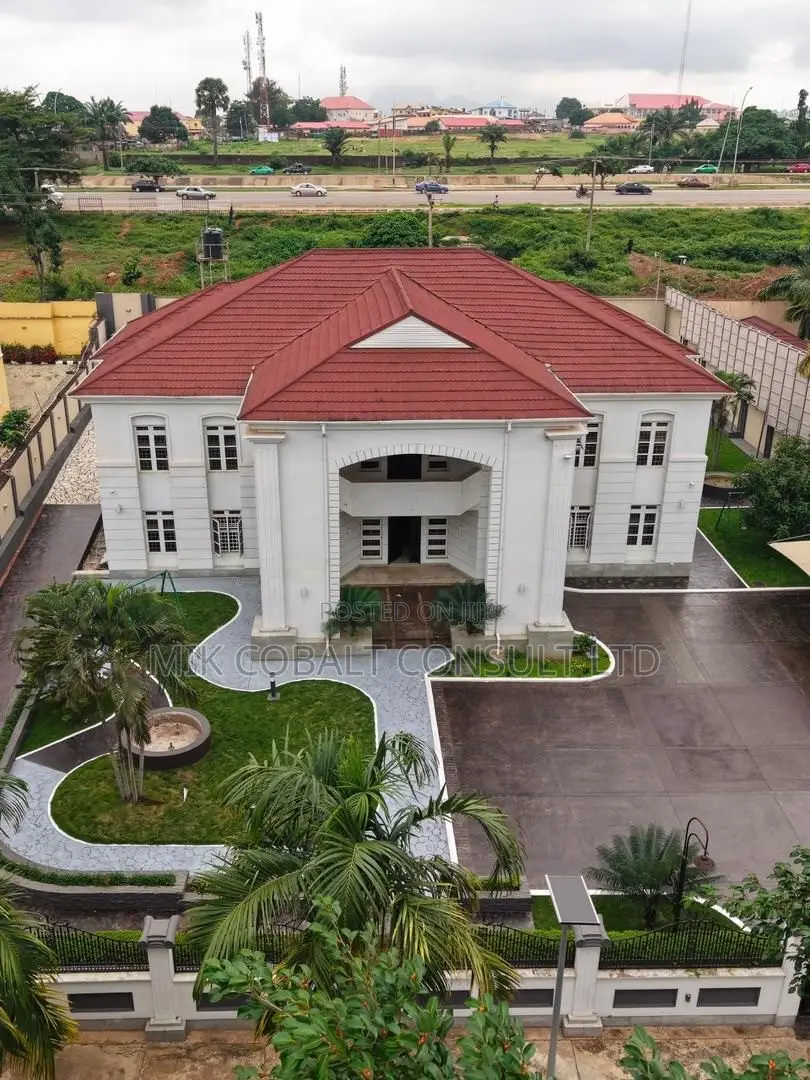 5bdrm Duplex in Legislative Quarters, Apo District for sale in Apo District