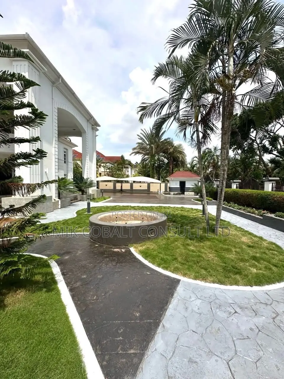 5bdrm Duplex in Legislative Quarters, Apo District for sale in Apo District