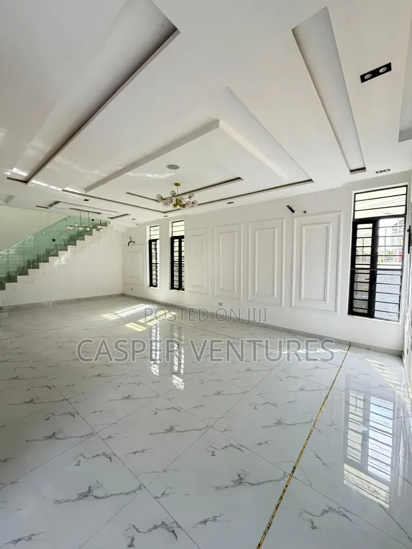 5bdrm Duplex in Osapa London for sale in Osapa london