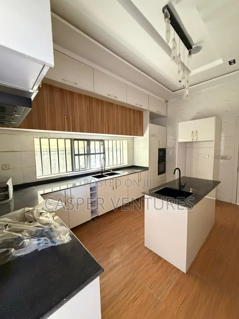 5bdrm Duplex in Osapa London for sale in Osapa london