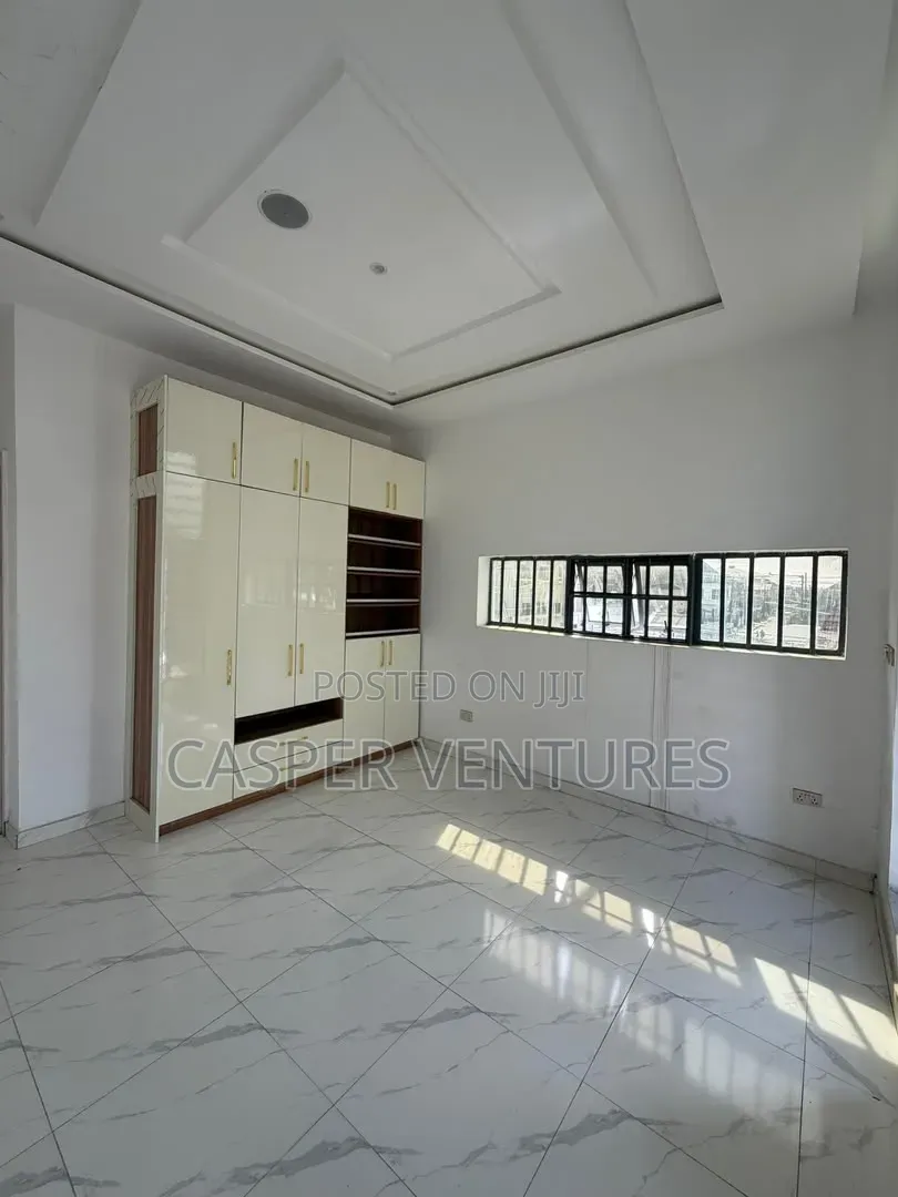 5bdrm Duplex in Osapa London for sale in Osapa london