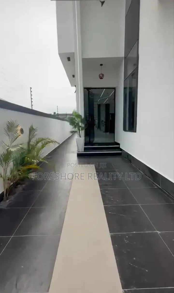 5bdrm Duplex in Ajah for sale in Ado / Ajah