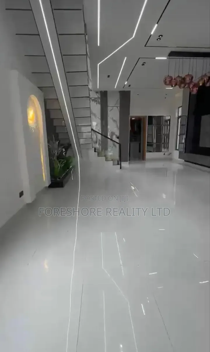 5bdrm Duplex in Ajah for sale in Ado / Ajah