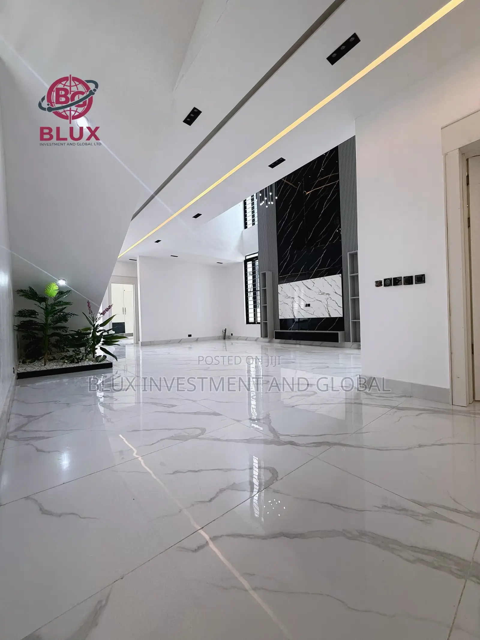 5bdrm Duplex in Second Tollgate for sale in Chevron