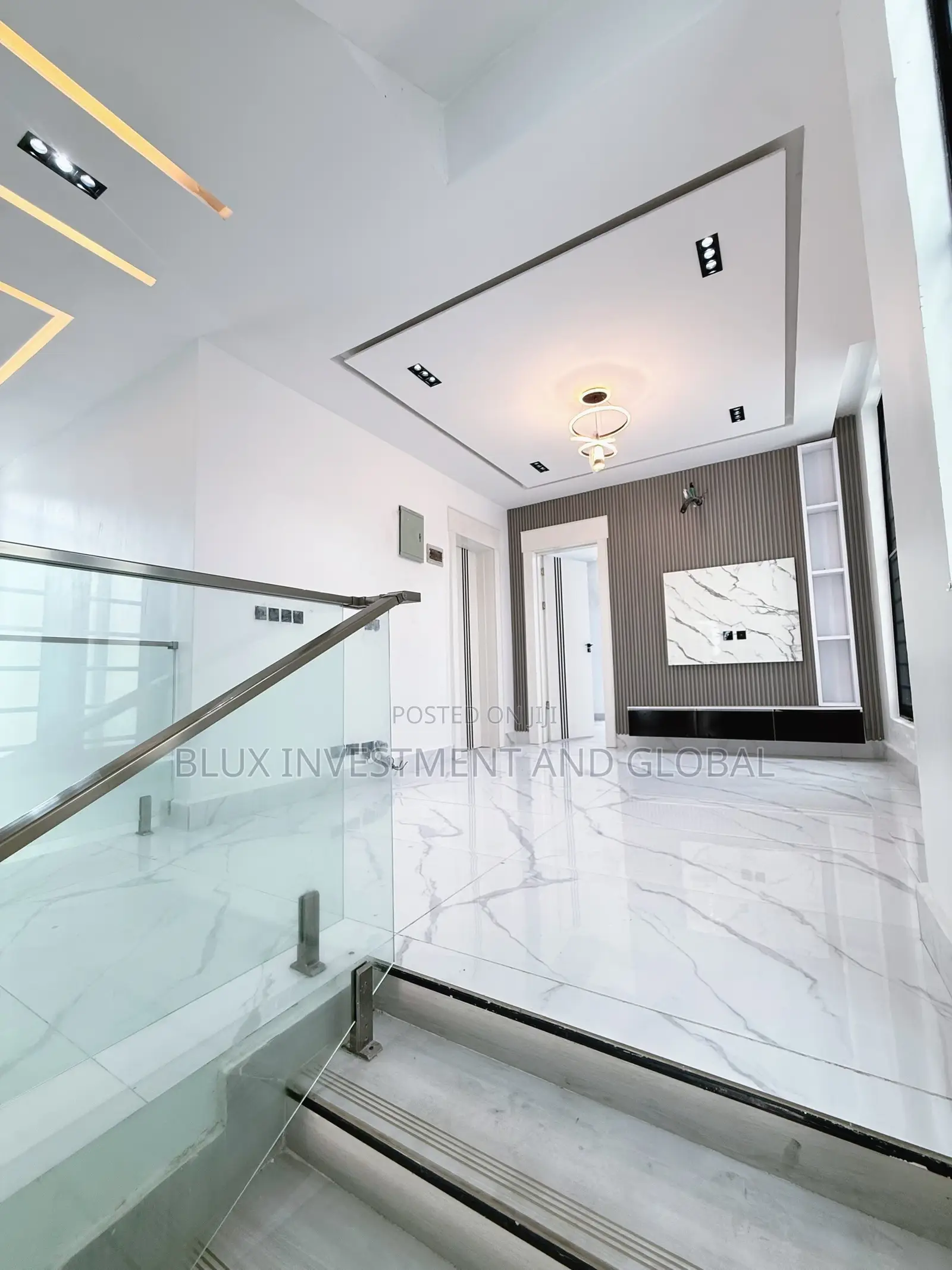 5bdrm Duplex in Second Tollgate for sale in Chevron