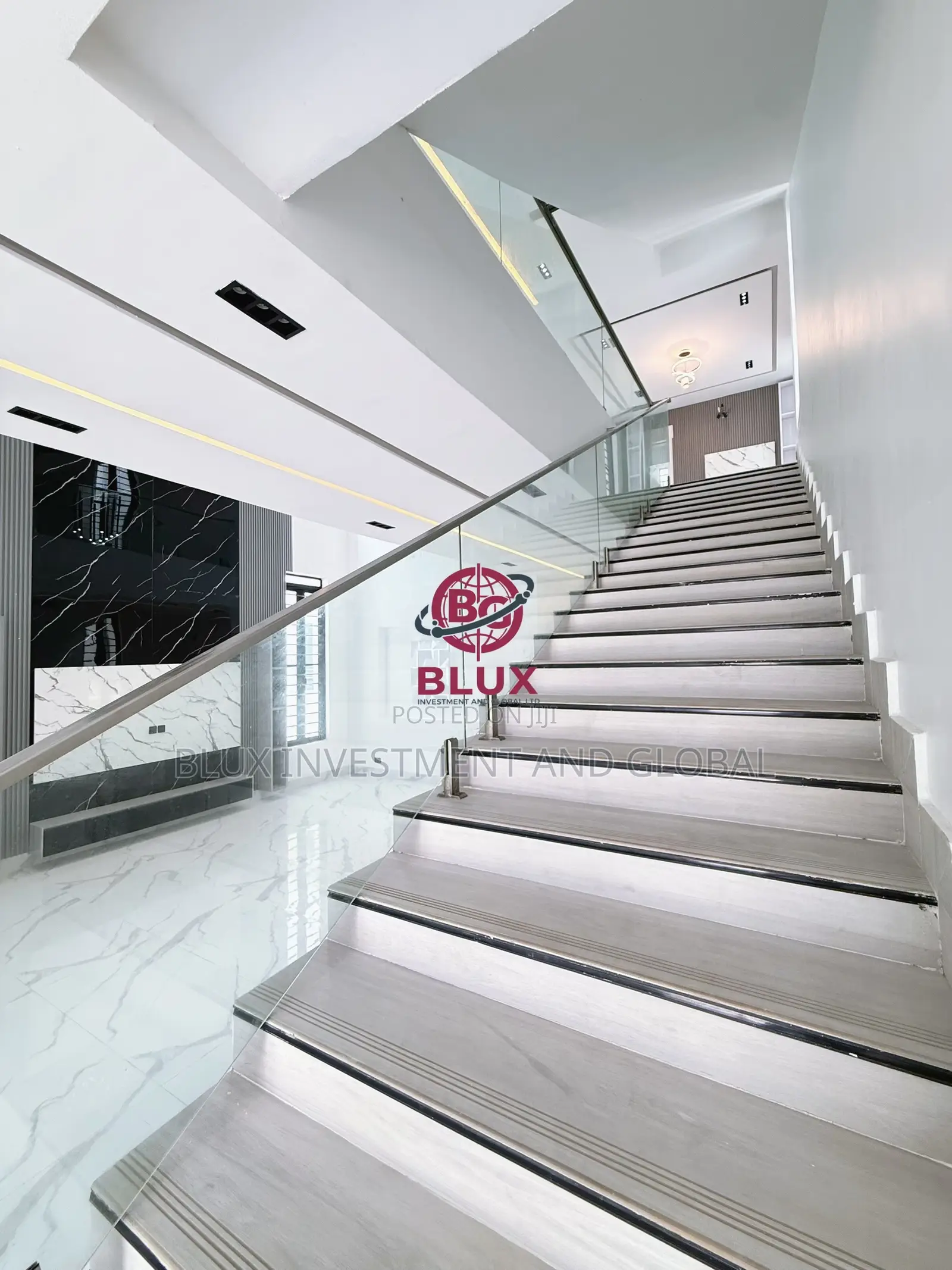 5bdrm Duplex in Second Tollgate for sale in Chevron