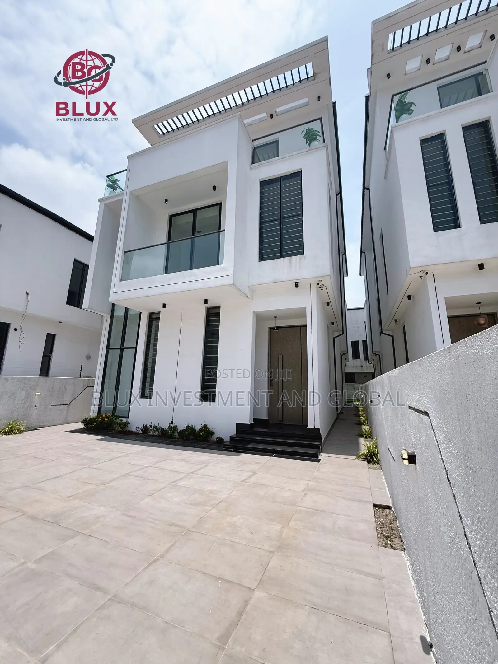 5bdrm Duplex in Second Tollgate for sale in Chevron
