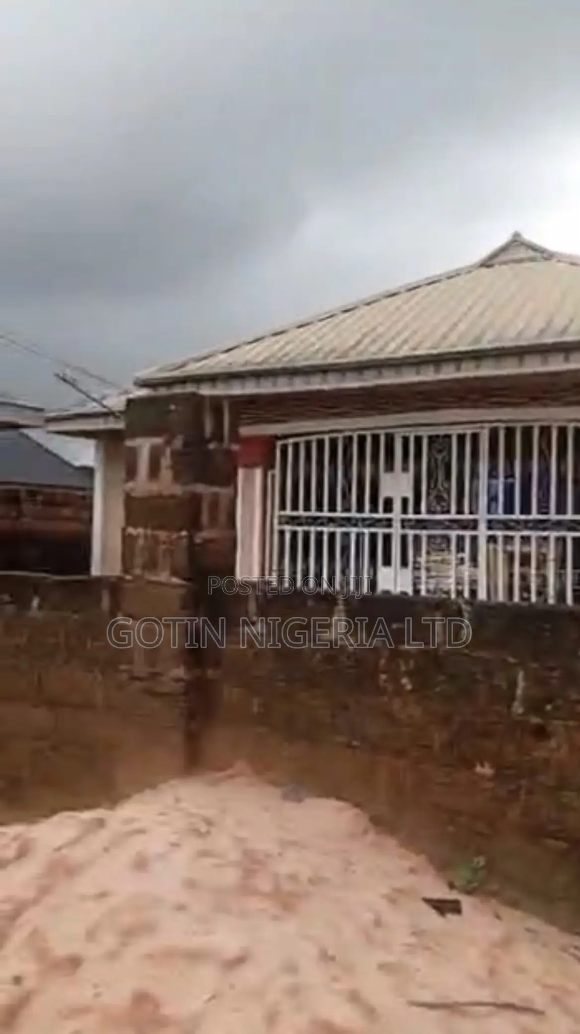 5-Bedroom Bungalow on 50×100ft at Iguomo, Before Agbor Road in Benin City