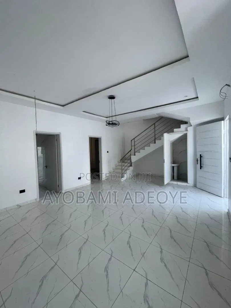 4bdrm Duplex in Ikota for rent in Ikota