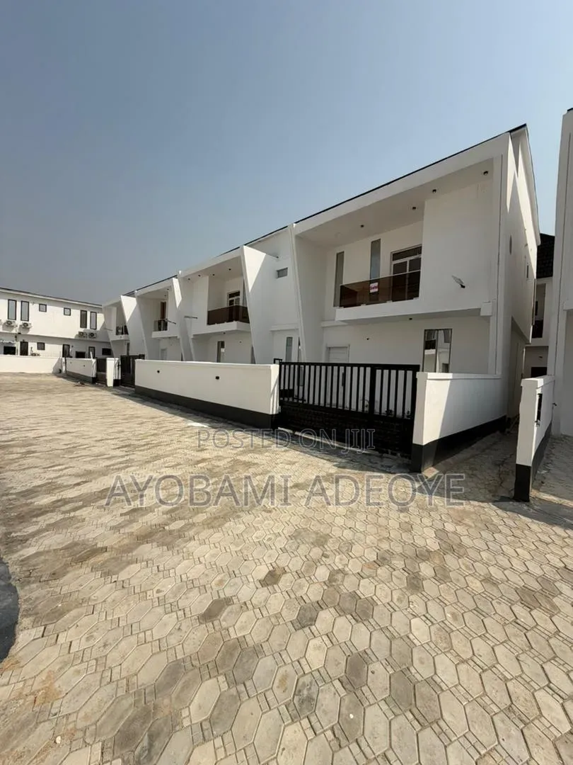 4bdrm Duplex in Ikota for rent in Ikota