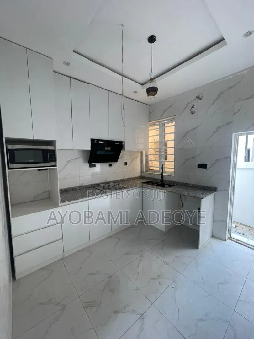 4bdrm Duplex in Ikota for rent in Ikota