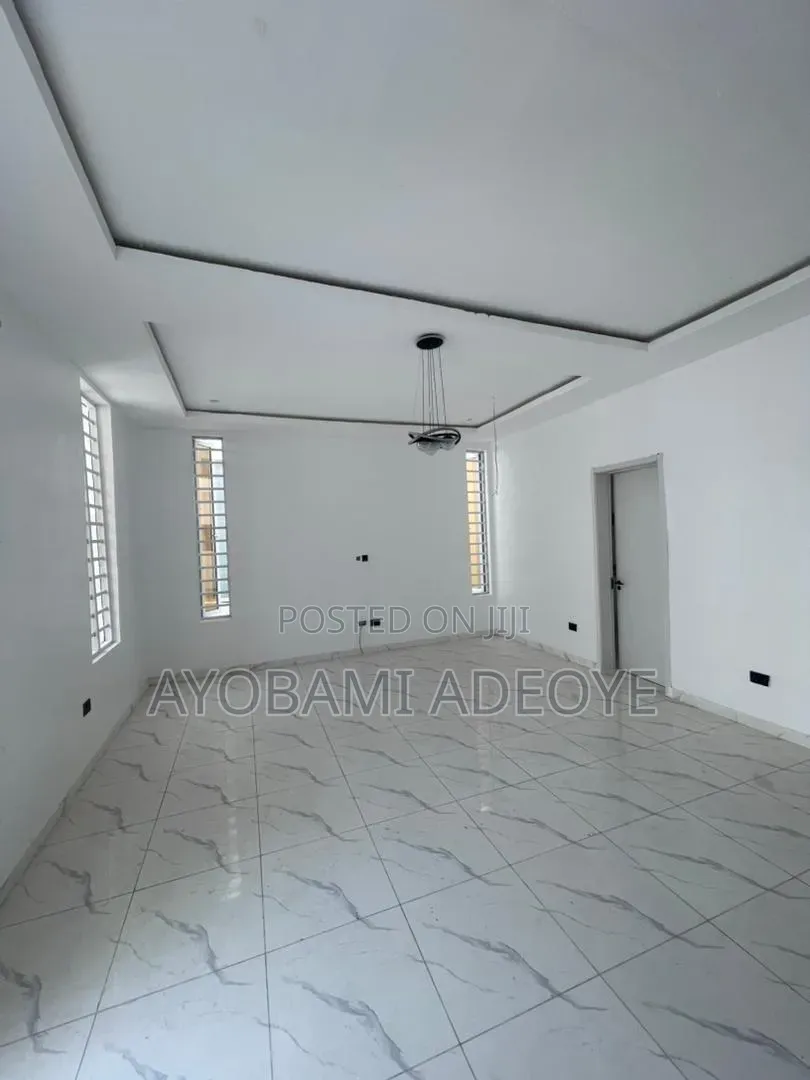 4bdrm Duplex in Ikota for rent in Ikota