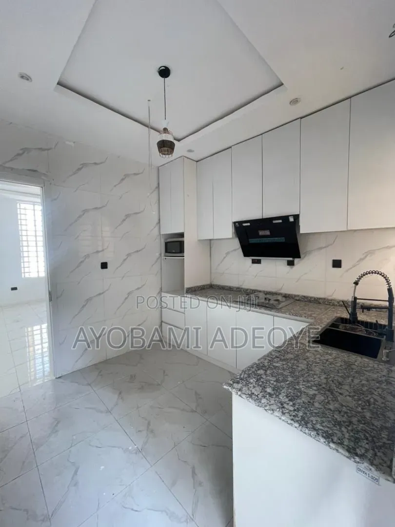 4bdrm Duplex in Ikota for rent in Ikota