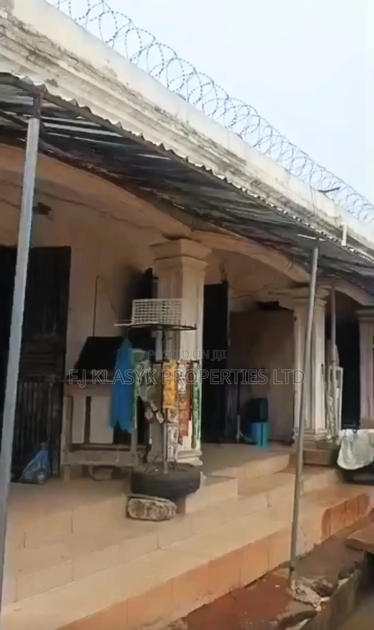 9bdrm Block of Flats in Benin City for sale in Benin City