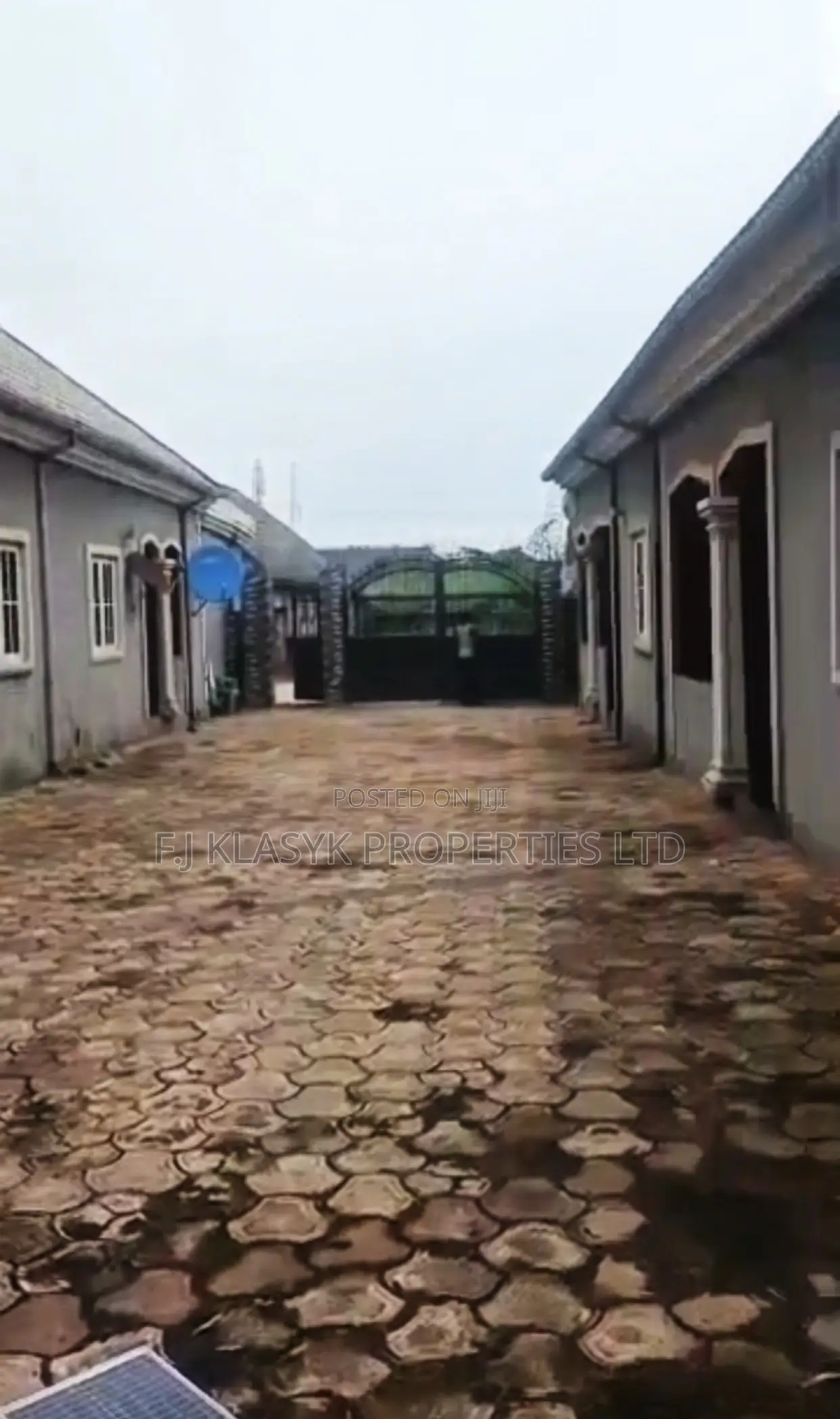 9bdrm Block of Flats in Benin City for sale in Benin City
