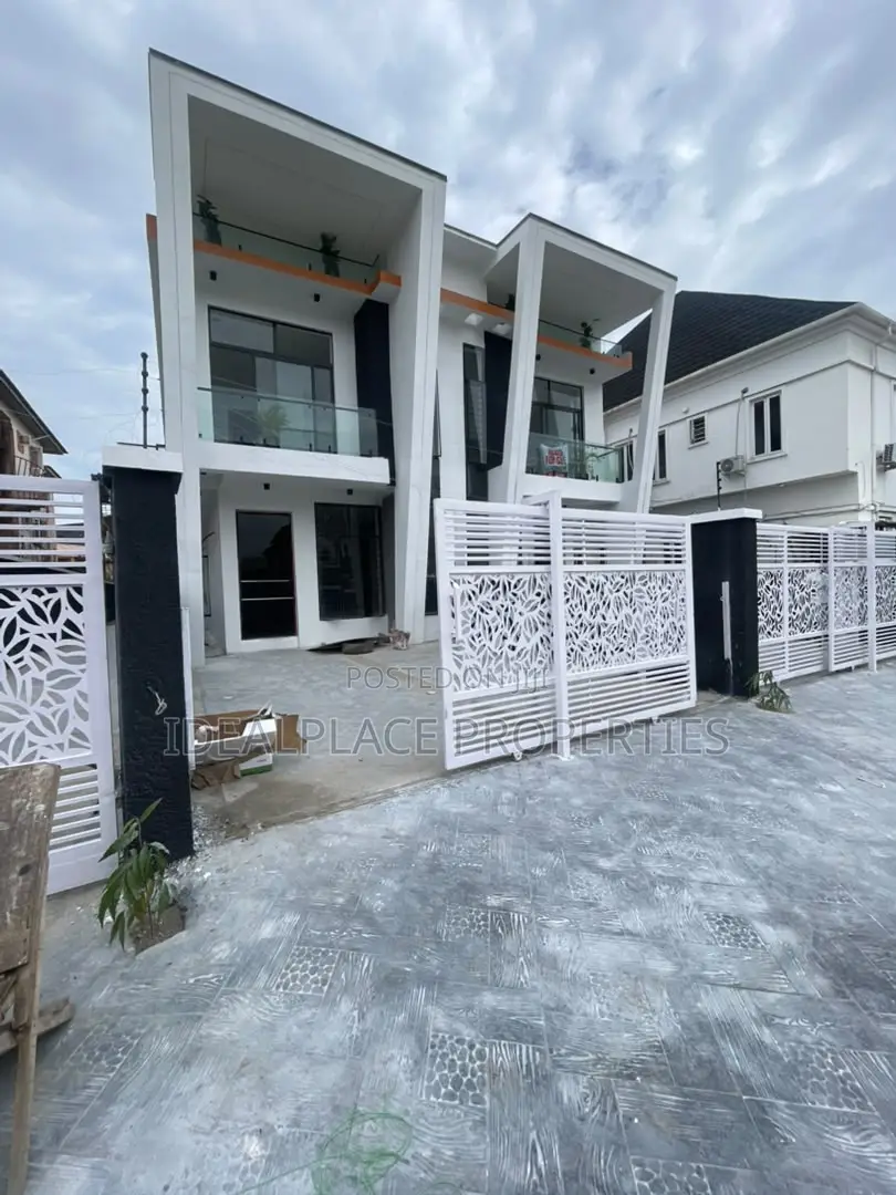 4bdrm Duplex in Ikota for sale in Ikota
