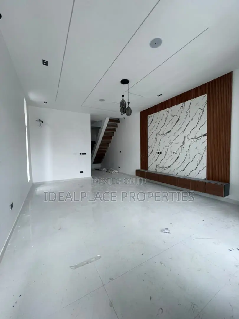 4bdrm Duplex in Ikota for sale in Ikota