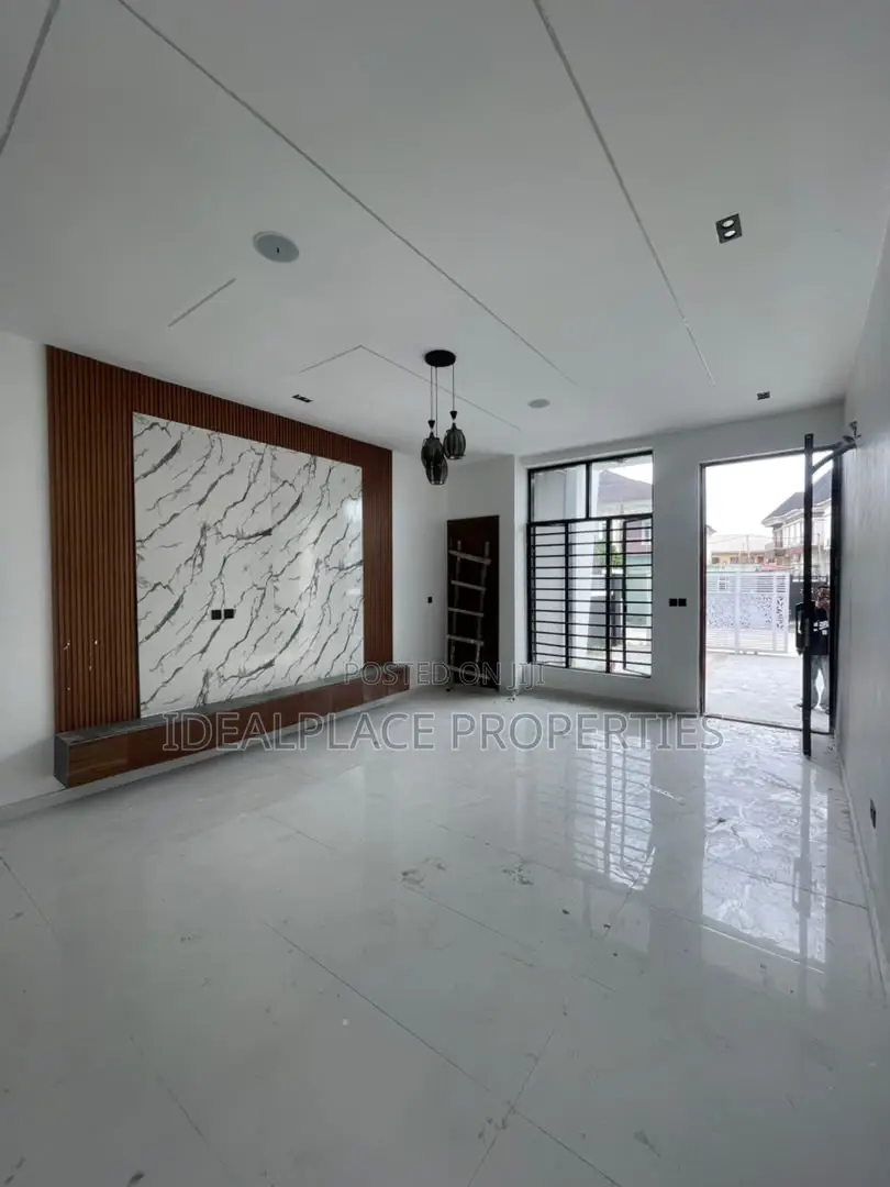 4bdrm Duplex in Ikota for sale in Ikota